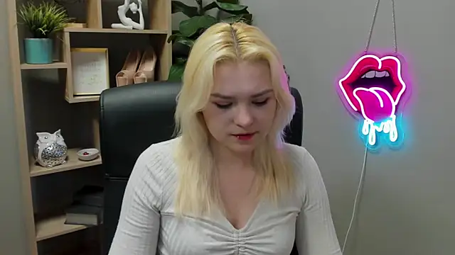 SweetLilyxo online show from March 31, 6:25 am