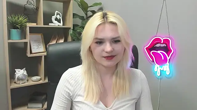 SweetLilyxo online show from April 14, 6:30 am