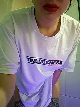 Snapshot of Artt_Juli chatting on February 13, 4:47 pm Artt Juli online show from February 13, 4:47 pm