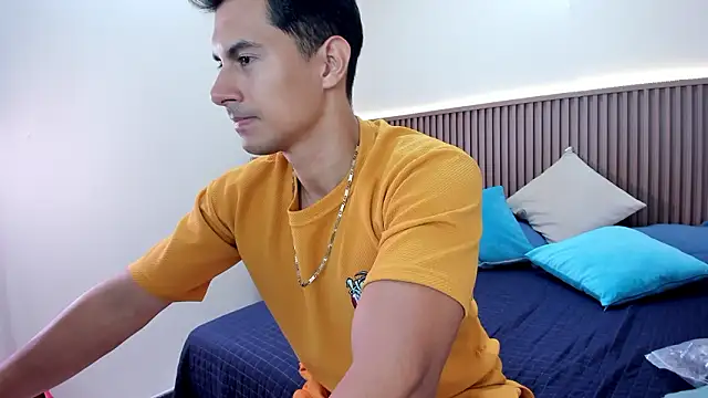 Mike Conors online show from March 4, 1:55 am