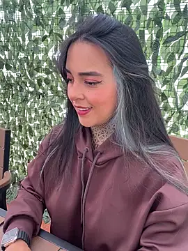 Annie Alicee online show from February 10, 1:59 pm