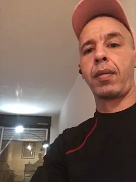 Snapshot of creativeX chatting on February 9, 7:18 pm creativeX online show from February 9, 7:18 pm