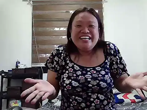 Snapshot of yummychubby29 chatting on February 3, 6:40 am yummychubby29 online show from February 3, 6:40 am