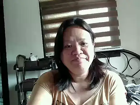 Snapshot of yummychubby29 chatting on February 8, 4:05 am yummychubby29 online show from February 8, 4:05 am