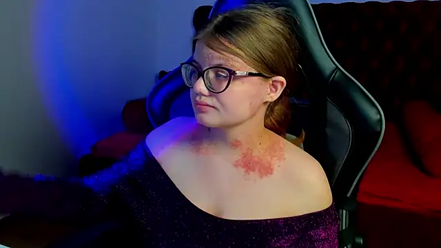 ChloeHalses online show from March 30, 5:08 am