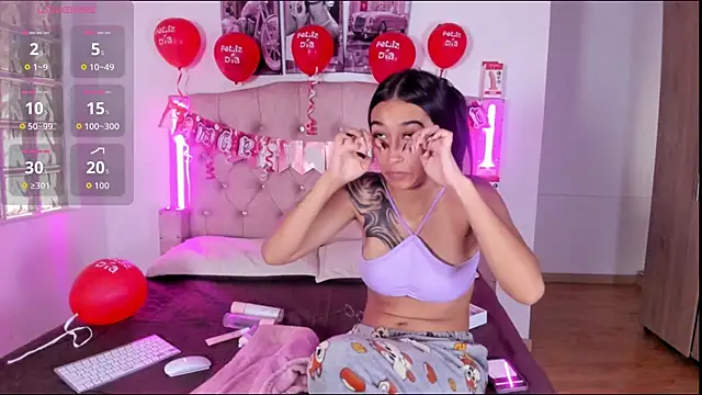 Snapshot of liittle__baby chatting on February 13, 12:12 pm liittle baby online show from February 13, 12:12 pm