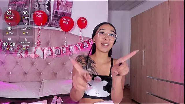 Snapshot of liittle__baby chatting on February 14, 11:40 am liittle baby online show from February 14, 11:40 am