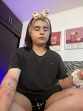 Daniellesins1 online show from April 8, 2:44 am