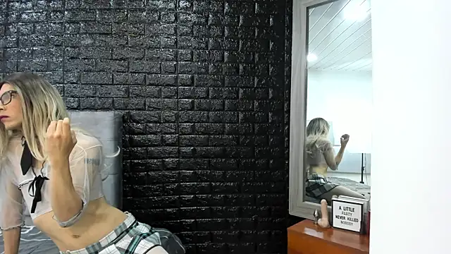 Snapshot of Calopezreal_ chatting on February 23, 1:08 pm Calopezreal online show from February 23, 1:08 pm