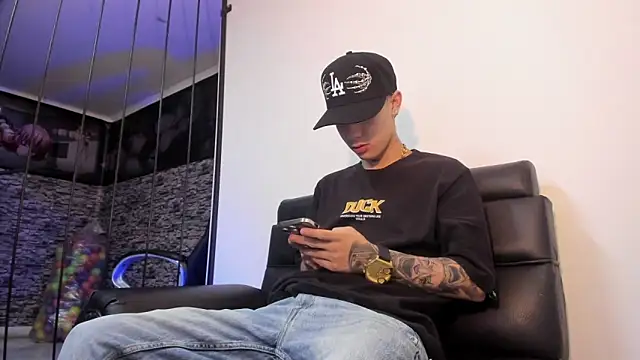 Dereck Boy  online show from April 1, 3:29 am