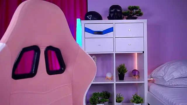 Snapshot of MistyReeds chatting on February 14, 6:21 am MistyReeds online show from February 14, 6:21 am