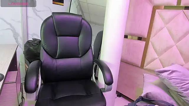 Vaneline2 online show from March 6, 9:55 pm