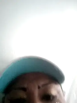 Snapshot of perrit17 chatting on February 20, 12:51 am perrit17 online show from February 20, 12:51 am