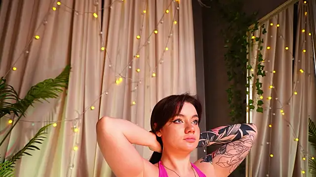 Snapshot of SinfulMoves chatting on February 9, 2:10 pm SinfulMoves online show from February 9, 2:10 pm