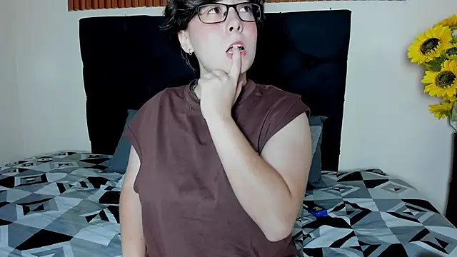 Snapshot of _Daarcy_ chatting on March 4, 3:56 am Daarcy online show from March 4, 3:56 am