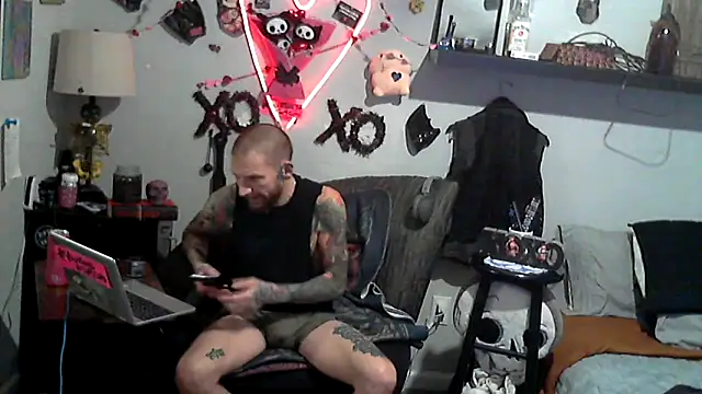 Snapshot of F_D_R_ chatting on February 13, 11:23 pm F D R online show from February 13, 11:23 pm