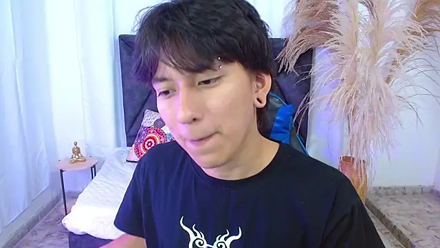 Snapshot of nikoo_18 chatting on February 10, 1:37 pm nikoo 18 online show from February 10, 1:37 pm