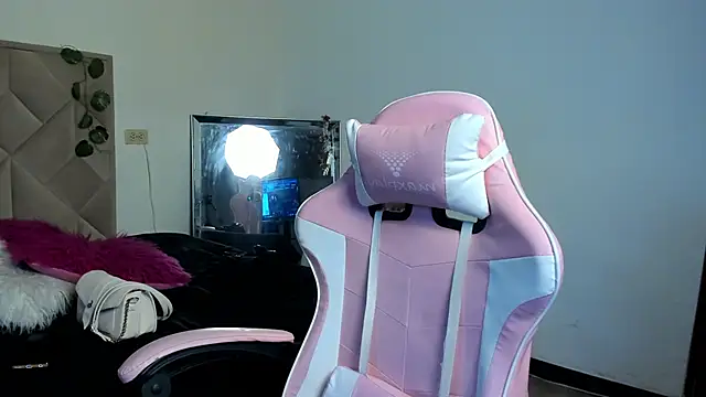 Chloe Miller 2 online show from March 17, 7:17 pm