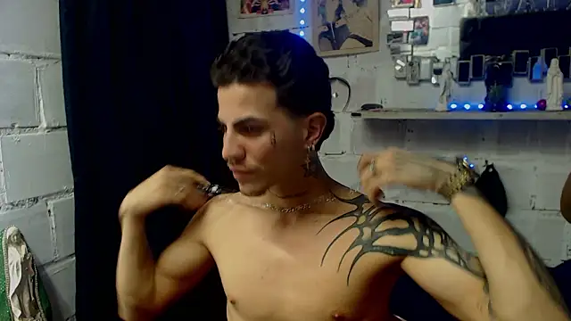 Snapshot of paul-mendezx chatting on February 14, 5:48 am paul-mendezx online show from February 14, 5:48 am