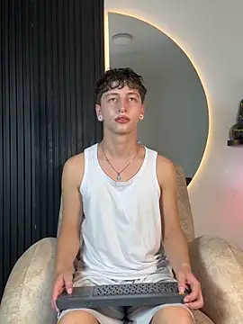 ARON LUXX online show from February 4, 3:12 am