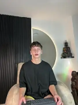 ARON LUXX online show from February 8, 3:10 am