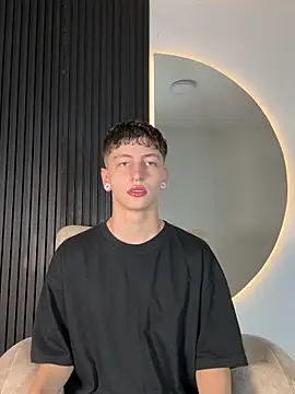 ARON LUXX online show from February 19, 3:02 am