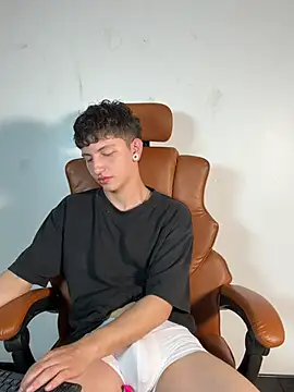 ARON LUXX online show from March 25, 5:41 pm