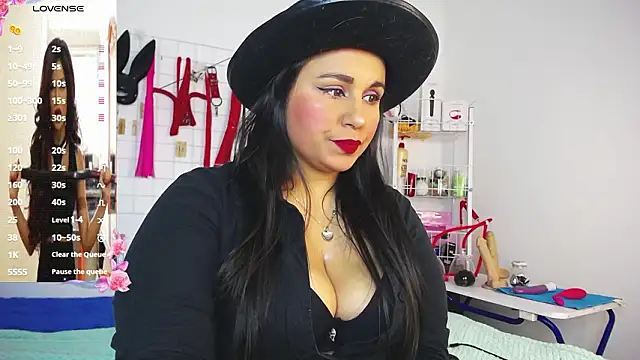 Snapshot of shannon_queen- chatting on February 11, 3:44 am shannon queen- online show from February 11, 3:44 am