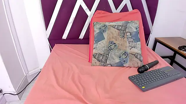 ninameduxx online show from April 9, 6:19 am