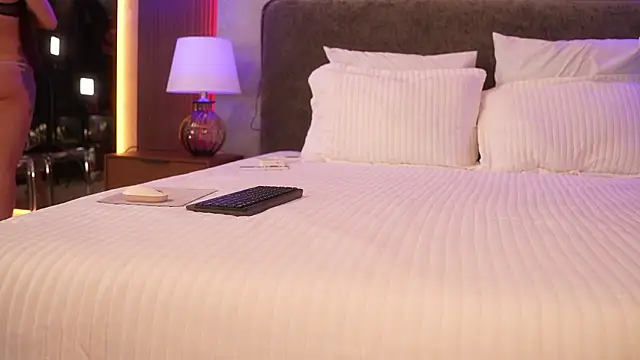 Snapshot of Loona_Dancer chatting on February 24, 1:42 pm Loona Dancer online show from February 24, 1:42 pm