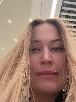 Snapshot of blonde_exe chatting on February 13, 3:41 pm blonde exe online show from February 13, 3:41 pm