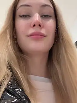 Snapshot of blonde_exe chatting on February 21, 3:46 pm blonde exe online show from February 21, 3:46 pm