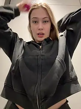 Snapshot of blonde_exe chatting on March 3, 3:18 pm blonde exe online show from March 3, 3:18 pm