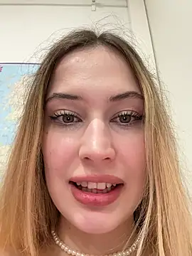 blonde exe online show from April 11, 3:49 pm