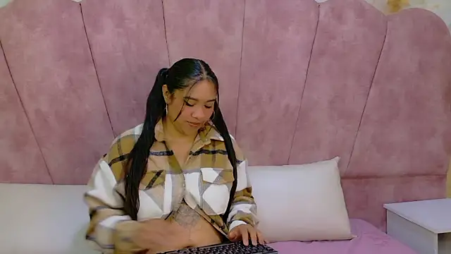 Snapshot of SasshaSpicy chatting on February 6, 11:57 am SasshaSpicy online show from February 6, 11:57 am