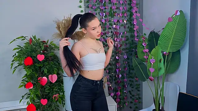 Snapshot of RoxannRunk chatting on February 18, 6:42 am RoxannRunk online show from February 18, 6:42 am