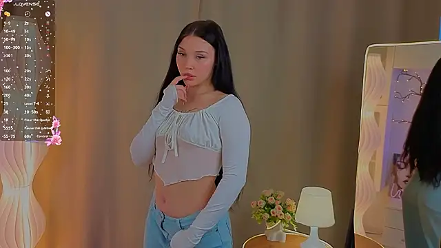 Snapshot of RoxannRunk chatting on February 25, 10:03 am RoxannRunk online show from February 25, 10:03 am