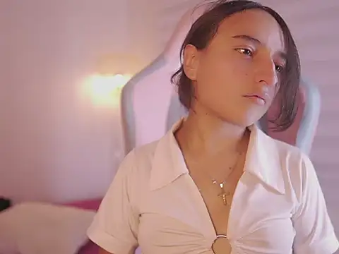 Snapshot of _emily_jonexs chatting on February 9, 8:35 pm emily jonexs online show from February 9, 8:35 pm