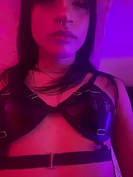 Snapshot of moonlyvelvet chatting on February 16, 5:36 am moonlyvelvet online show from February 16, 5:36 am