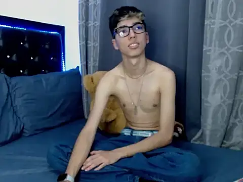 Snapshot of gabriel_x18 chatting on February 6, 4:50 am gabriel x18 online show from February 6, 4:50 am