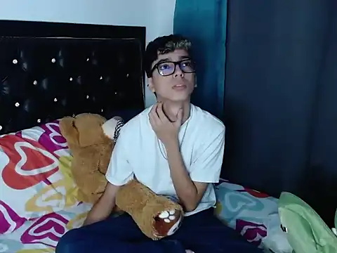 Snapshot of gabriel_x18 chatting on February 8, 10:02 pm gabriel x18 online show from February 8, 10:02 pm