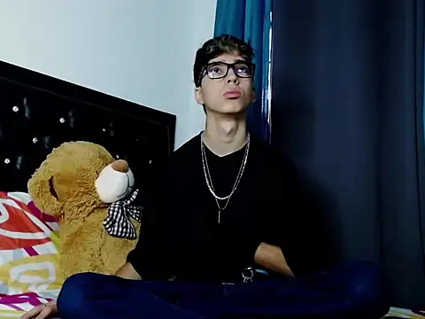 Snapshot of gabriel_x18 chatting on February 9, 12:42 pm gabriel x18 online show from February 9, 12:42 pm