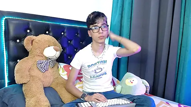 Snapshot of gabriel_x18 chatting on February 12, 4:40 am gabriel x18 online show from February 12, 4:40 am