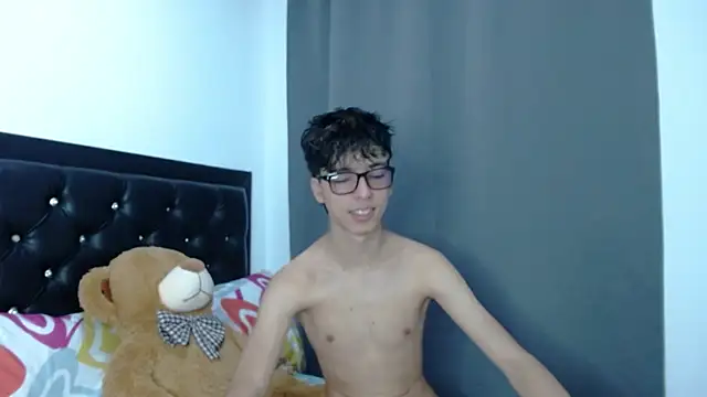 gabriel x18 online show from April 16, 9:04 pm