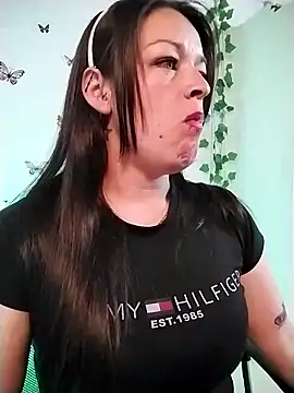 Snapshot of Ivanna_Greey1 chatting on February 27, 9:04 pm Ivanna Greey1 online show from February 27, 9:04 pm