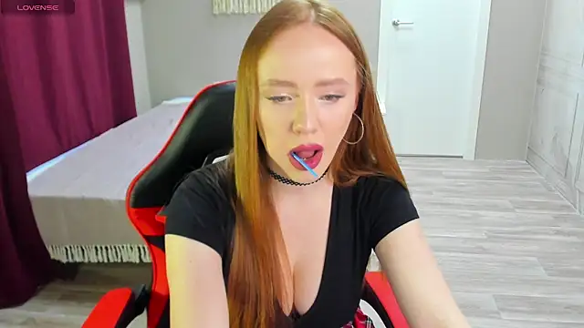 RoseShelton online show from February 8, 1:09 am