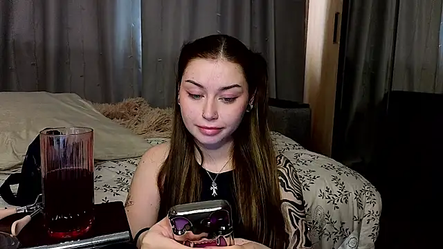Snapshot of bellarison chatting on May 31, 10:33 am bellarison online show from May 31, 10:33 am