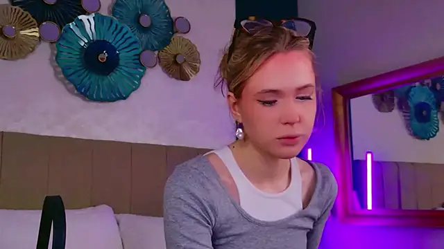 Beckie White online show from March 1, 8:55 pm