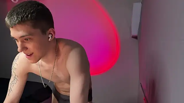 cronck52 online show from April 18, 7:58 pm