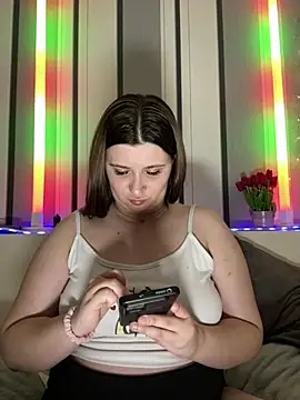 lipsi vikki online show from February 7, 7:39 pm